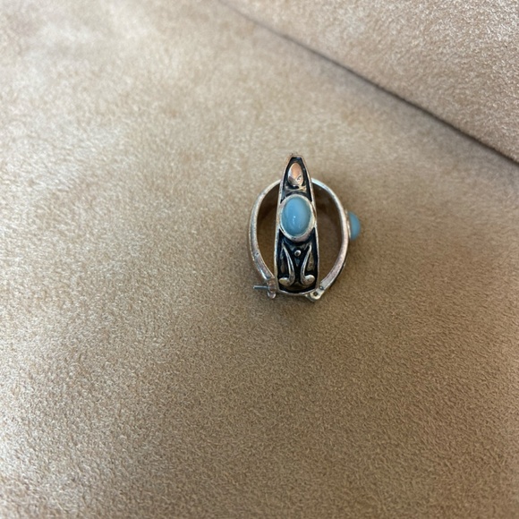 Silver hooped earrings with turquoise stone and clasp closure - Picture 5 of 6